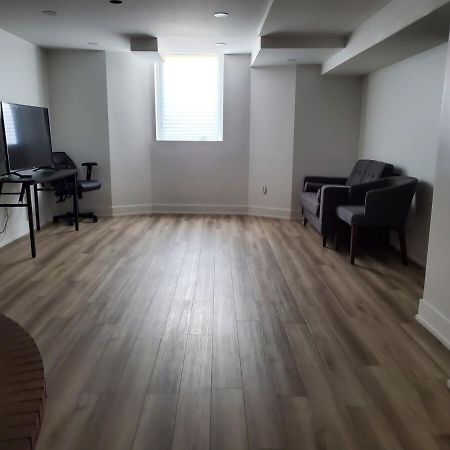 Fully Furnished 1 Bedroom Basement Apartment Mississauga Exteriör bild