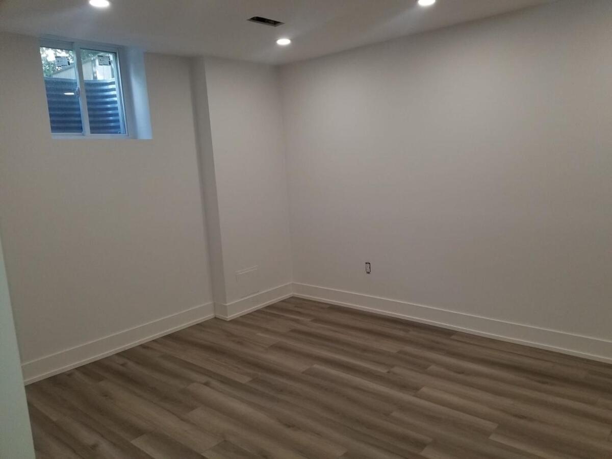 Fully Furnished 1 Bedroom Basement Apartment Mississauga Exteriör bild